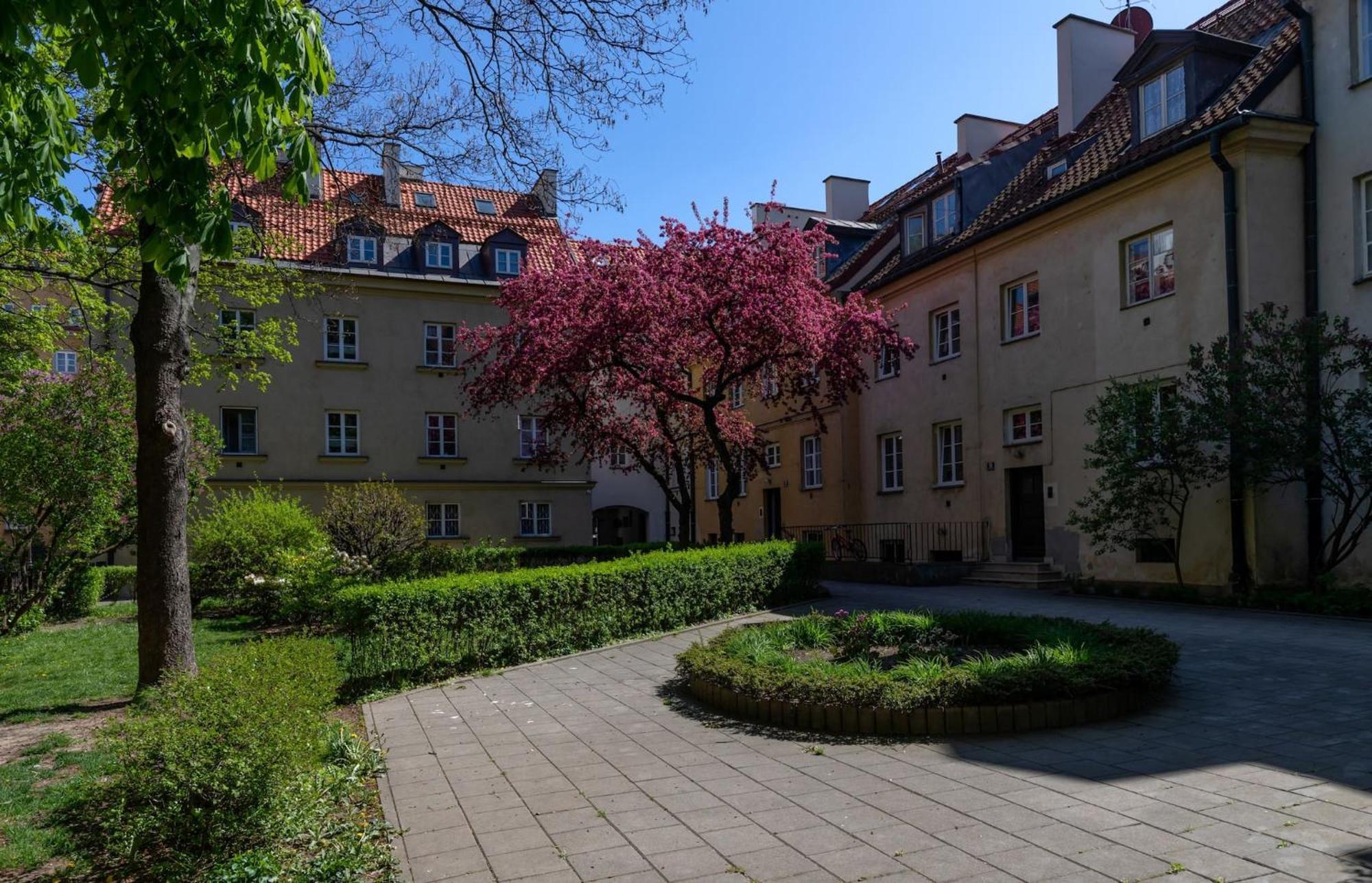 Fashioned Apartment Rycerska By Noclegi Renters Warszawa Eksteriør billede